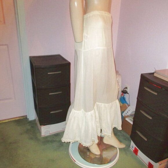 60s Vtg Dinaz Long Petticoat Waist Slip Size XL Eyelet Ruffle Tier Butter Yellow - Picture 8 of 12